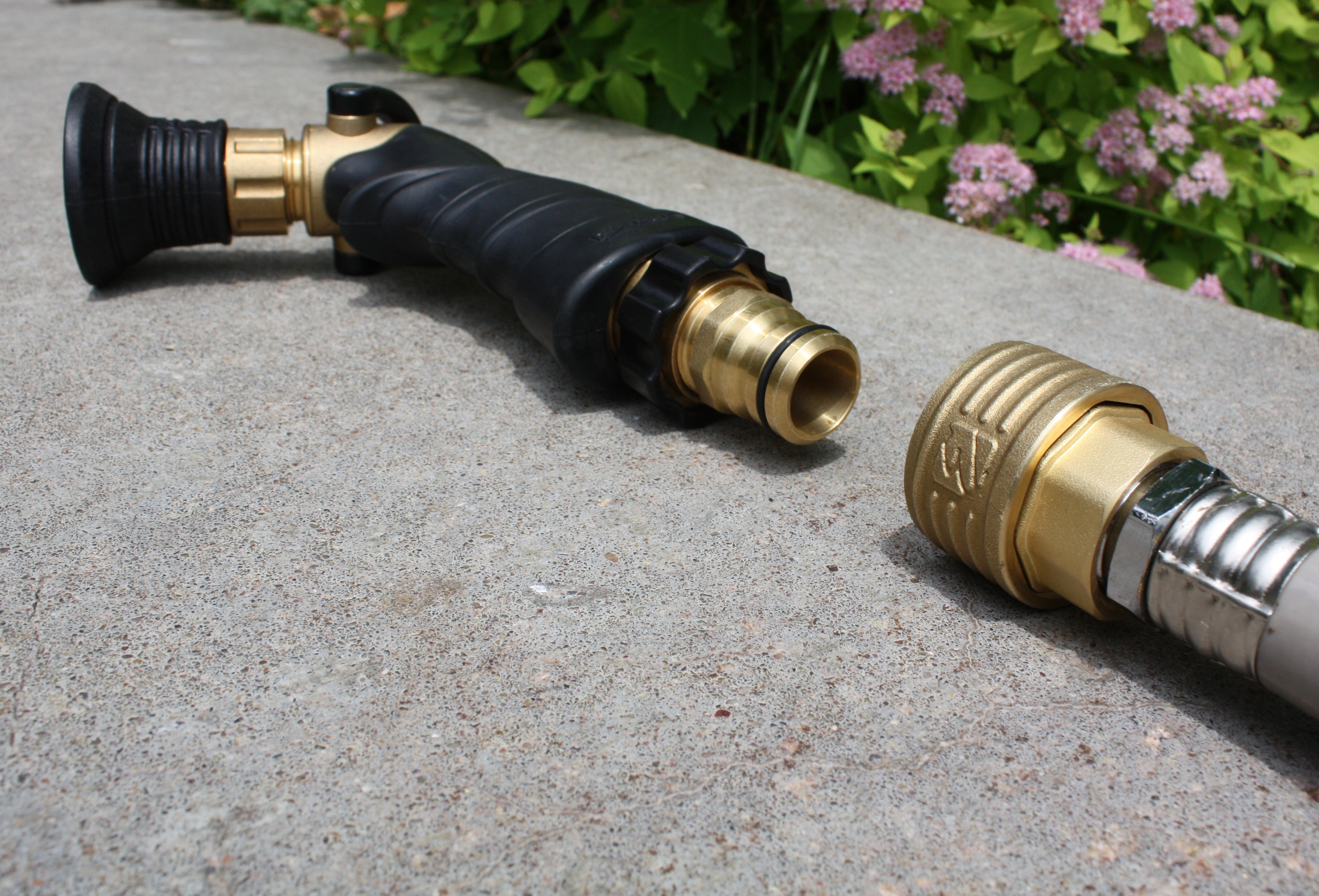 Eley Quick-Connect Socket attached to hose end, lined up with plug on spray gun