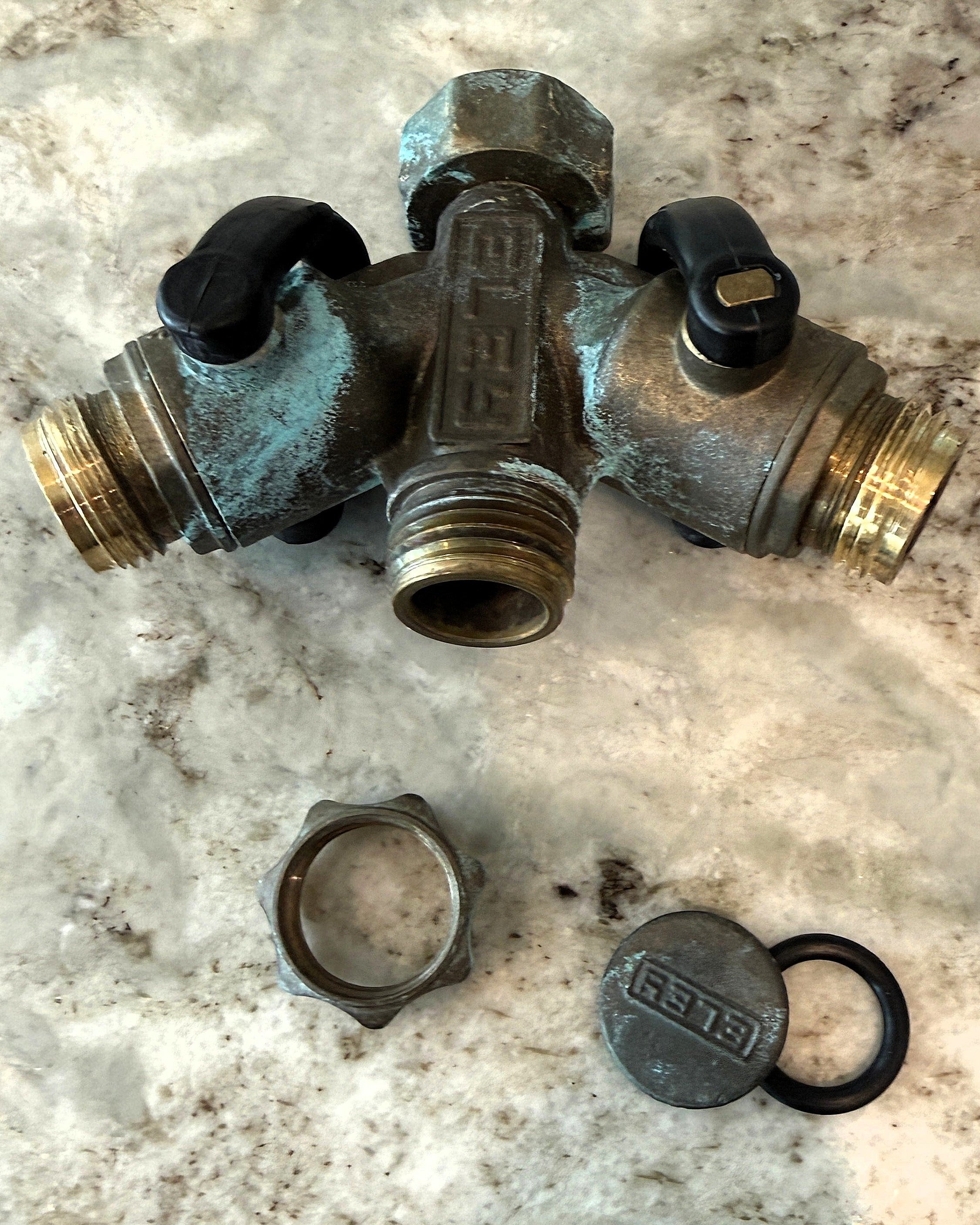 item 1114 2-way splitter bottom cap broke and separated 